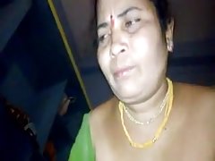 Vagos húmedos en el baño de burbujas caliente