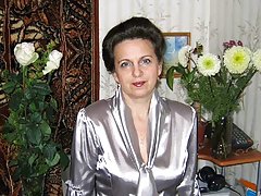 Rubia cachonda follada por dos obreros de la construcción.