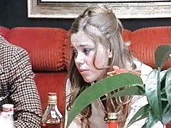 La hermanastra follada en el baño