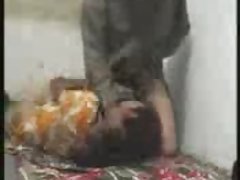 سبزه برنزه از استمناء گربه طاس نزدیک است