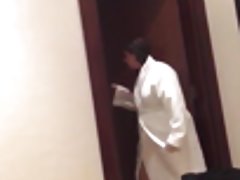 عوضی شیطان روسی در پاشنه دو بچه در یک کلبه قابل حمل خدمت کرده است