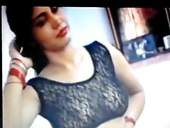 زن بثور به مردی که در الاغ برای تکالیف داده می شود
