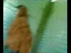 آسیایی یک الیگارشی محلی را سرگرم می کند