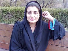 این مرد دوست دخترش را به کلبه کشور می راند تا به وضوح از بین برود