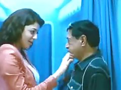 ناتالی بلوند انعطاف پذیر در الاغ با یک پسر آشنا در
