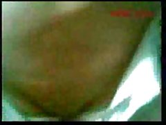 من در جوجه در ورودی حرکت کردم و در طول جنس سخت با او در اتاق خواب لگد زدم
