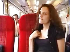 その女性が51歳で持っている巨大なおっぱい...