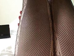おばあさんは彼女のお尻を抱きしめて彼女の部屋で私を待っている