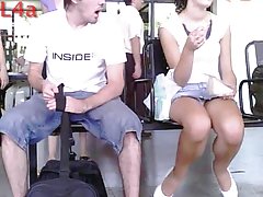 リサ・アンが黒い雄鶏にするすばらしい藁