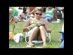 庭師と多くのトリックをしている娘と母親
