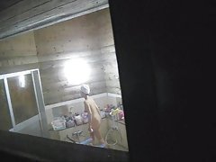 だからAmarna Millerは彼女の猫を食べるときに楽しむ