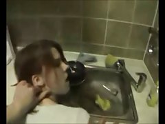売春婦は、ディスクのウェイターと性交するために探していた