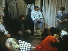 それはいつも同じように起こる、私は彼と会い、彼は私の運指を終わらせる