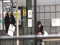 ポーカーゲームはすばらしいセックスシーンで終わります