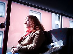 ペタ・ジェンセン・スリットは、彼女の新しいトレーナーのためだけに目を持っています