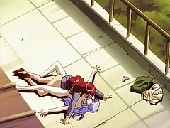 母親は彼女のドレスをはずし、おっぱいは撃たれる