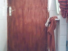 ハニー、私があなたにトリオを作るために持ってきた友人を見て