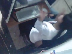 私のガールフレンドと彼女の母親が何をしているのか信じられない