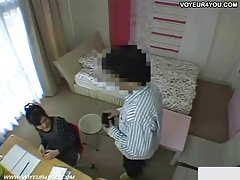 私の息子の友人は私を家の鏡の前に埋め込みます