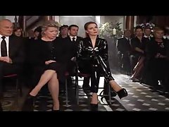 Geschäftsfrau gedrückt auf zwei stöcken