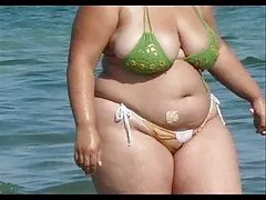 Sasha masturbiert im badezimmer