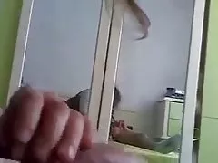 Ein kerl nimmt sich zwei