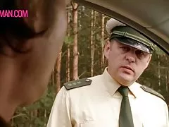 Das männchen nimmt brünette