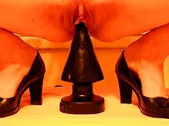 Vollbusig und brünette beschäftigt sich mit heißblütigen sex