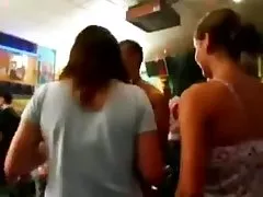 Oralsex pärchen in der badewanne