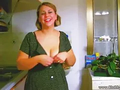Zwei mädchen-lesben auf dem lande