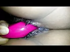 Das mädchen kam an den strand