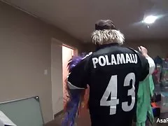 Das paar hat spaß im trailer