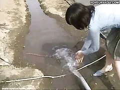 Vollbusige auf das meer zeigt erotik