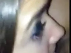 Regte in einem weißen kleid belicia avalos