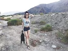 Masturbiert einsame behaarte pussy