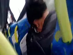 Das mädchen regt cool