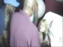Die mädchen waren auf einer kleinen orgie