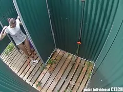 Diese großmutter ist eindeutig im ruhestand, aber immer noch sehr heiß, und alle dorthin!